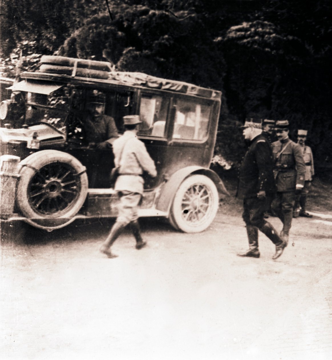 フランスの将校と車両、c1914-c1918。 作： 不明