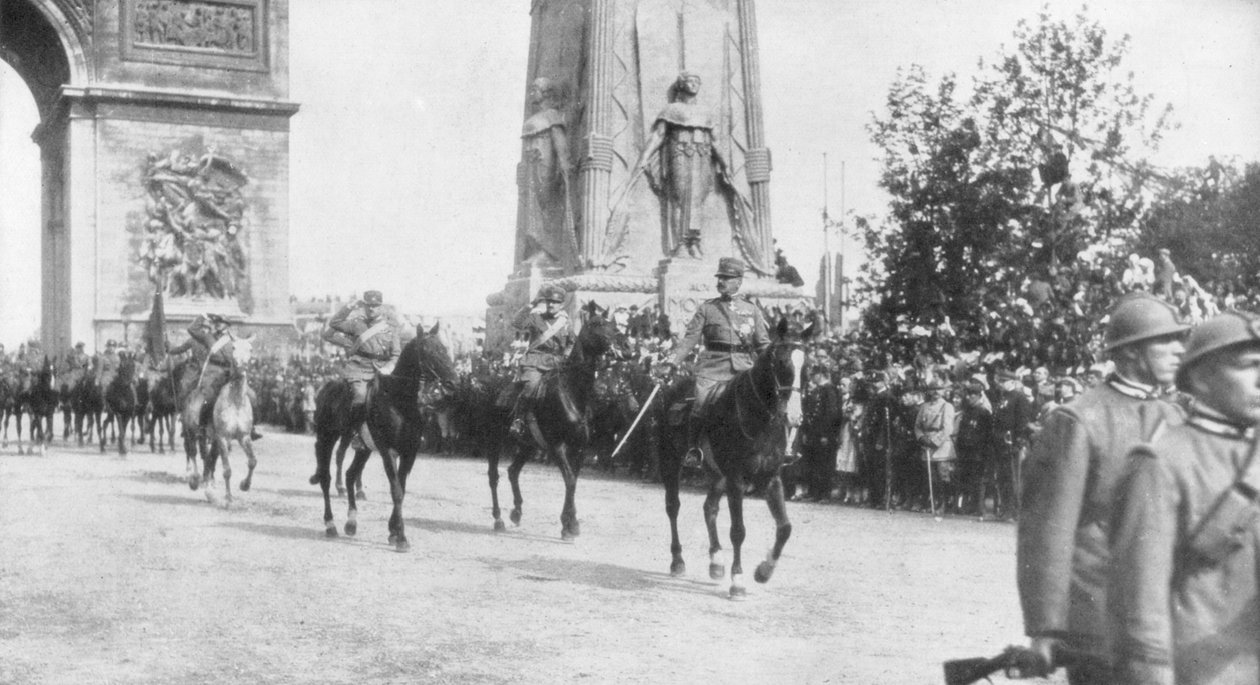 1919年7月14日、フランスのパリでの勝利パレード中のモントリオール将軍とイタリア軍 作： 不明