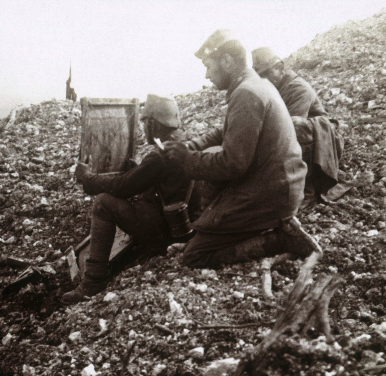 フランス北部、ヴェルダンのヴォー要塞の外にいるドイツの信号機、c1914-c1918 作： 不明