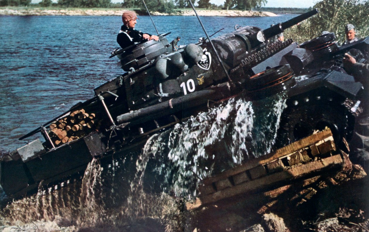 ロシア、1941年に川を渡るドイツ戦車 作： 不明