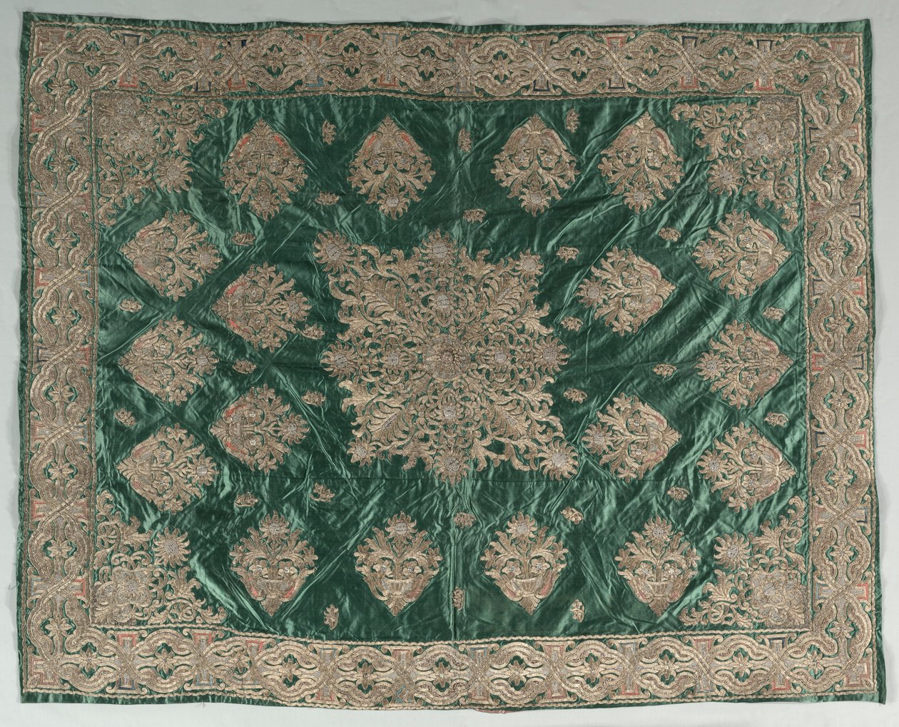 金糸刺繍カバー、1800年代。 作： 不明