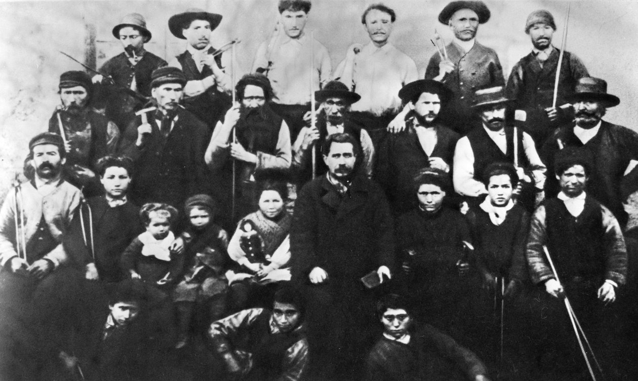 コミューンに参加しているパリの労働者のグループ、写真。パリコミューン1871 作： 不明