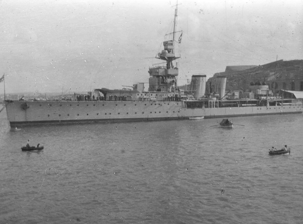 HMSカーディフ、イギリスCクラス軽巡洋艦、マルタ、c1920s 作： 不明