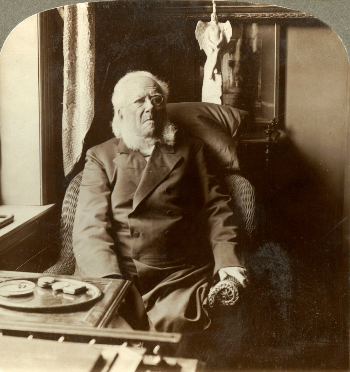 世界中で敬意を表する詩人、ヘンリック・イプセン。自宅でクリスチャニア、ノルウェー、c1905。 作： 不明