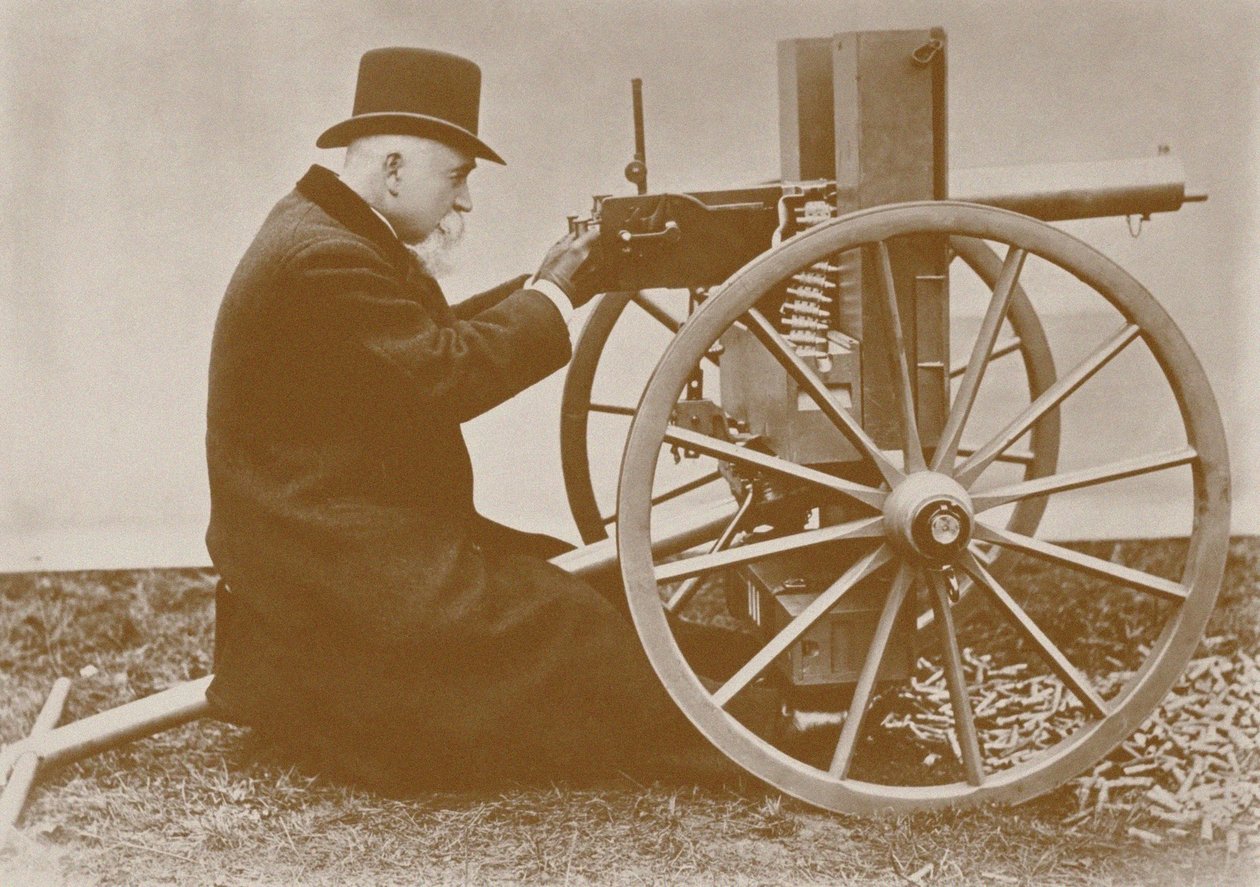 ハイラム・マキシム（Hiram Maxim）1840-1916年、世界初の自動機関銃を発表（1884年）。 作： 不明