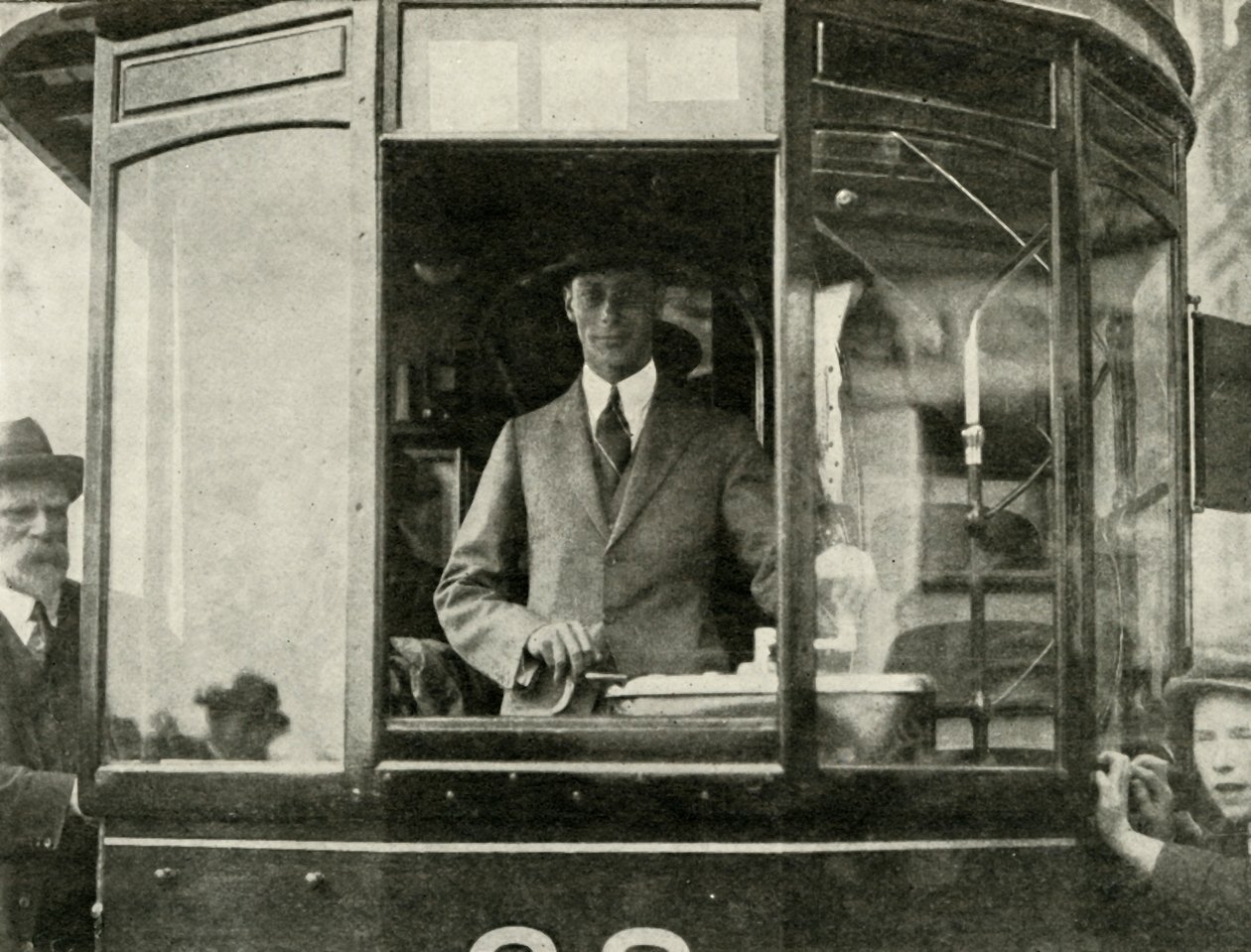陛下はグラスゴーの街を路面電車で運転しました...、1924、1937。 作： 不明