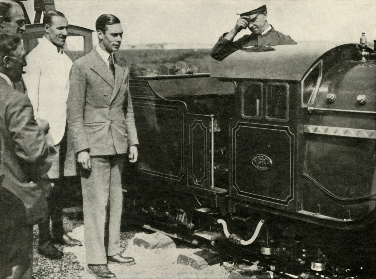 陛下はニューロムニーでミニチュア鉄道を検査、ケント、1926年、1937年。 作： 不明