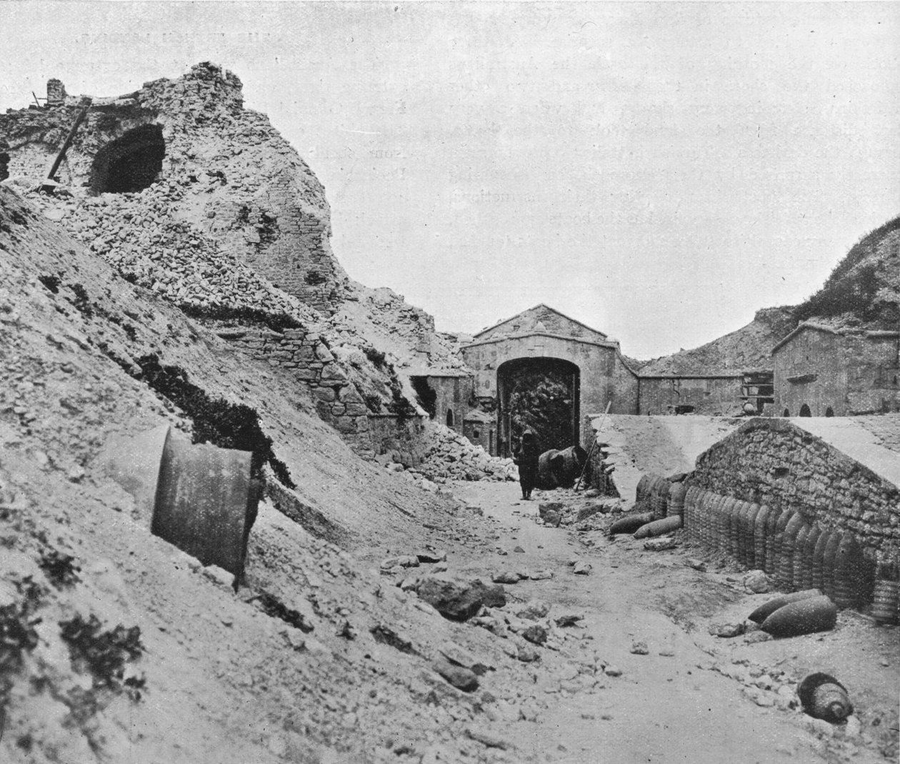 セッドエルバールの難破した要塞の内部（1915年） 作： 不明