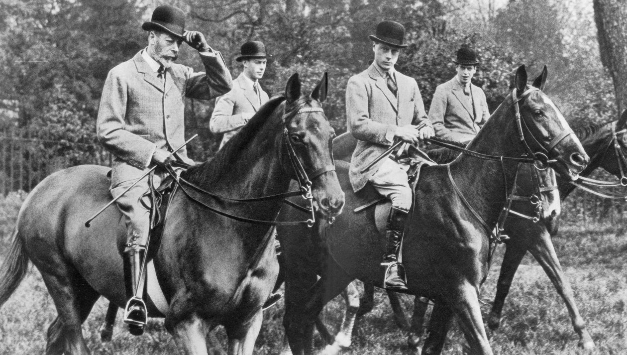 ウィンザーグレートパークに息子と一緒に乗るジョージ5世、c1930s 作： 不明