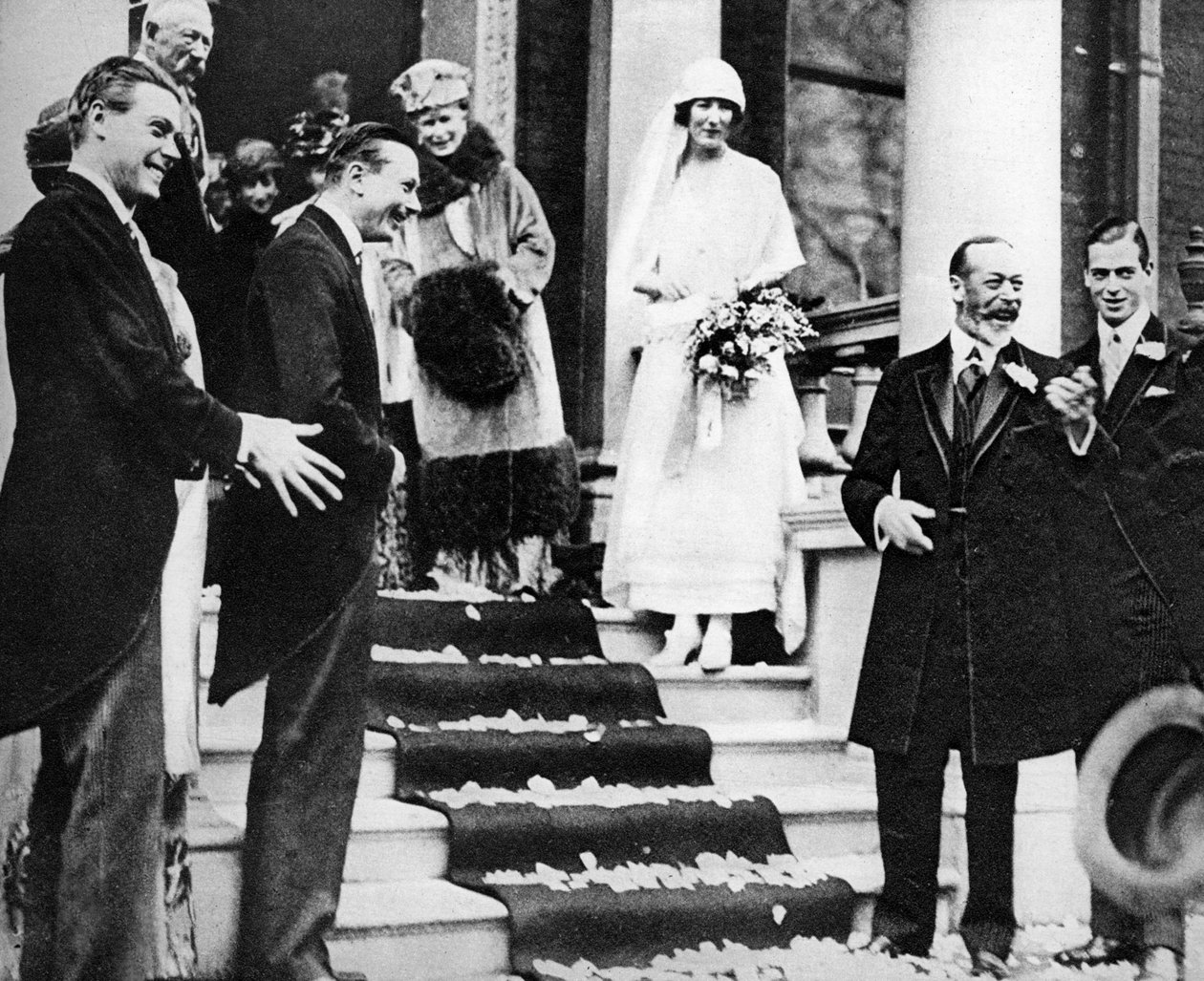ジョージ5世は新婚旅行、1923年に向けて出発するモードプリンセスに良い願いを伝えます 作： 不明