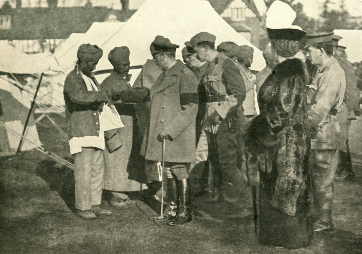 ジョージ王妃とメアリー女王が負傷した兵士を訪ねる、第一次世界大戦、1915年、1920年。 作： 不明