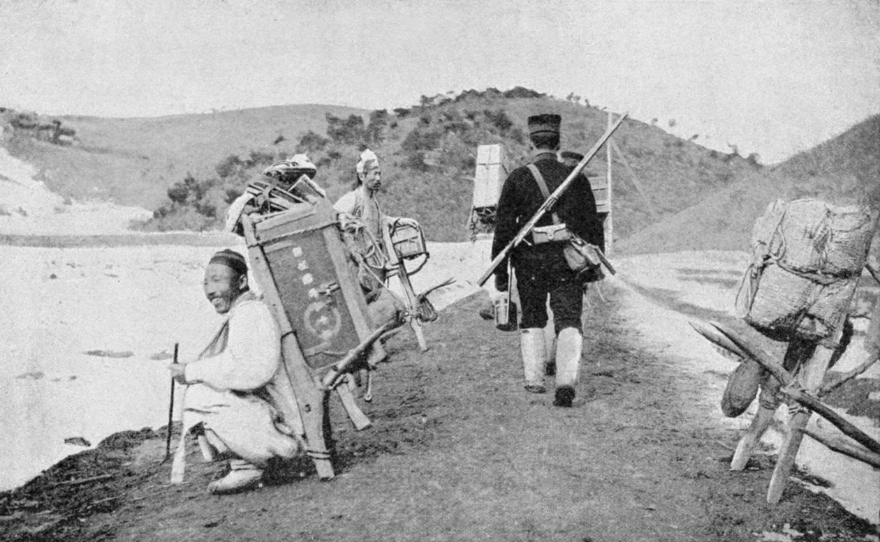 日本兵のポーターとして機能する韓国のクーリー、日露戦争、1904-5 作： 不明