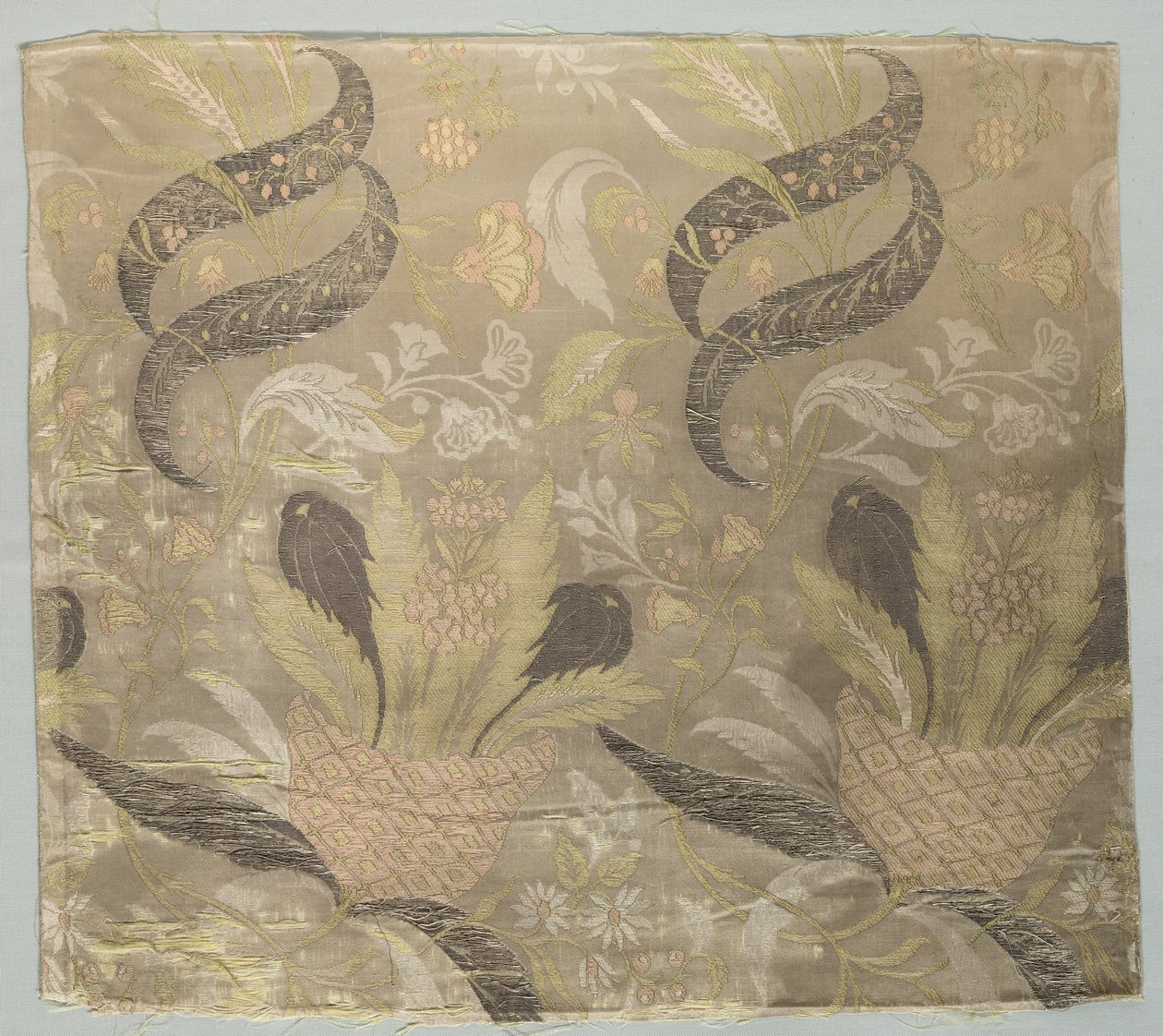 大きな花のモチーフ、1830年から1899年。 作： 不明