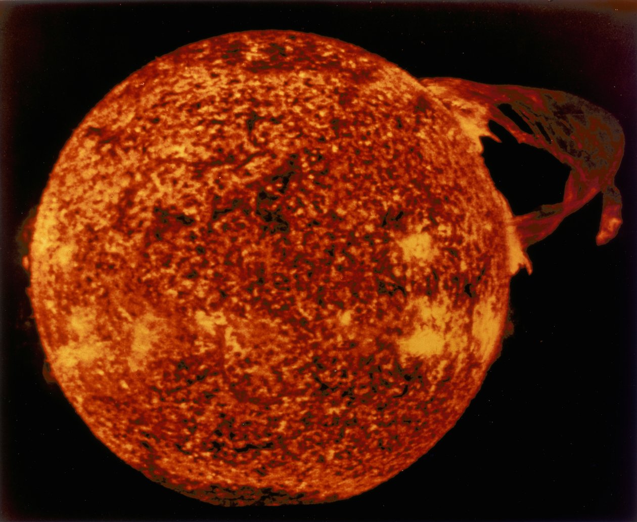 極端な紫外光における大きな太陽の卓越性、1973 作： 不明