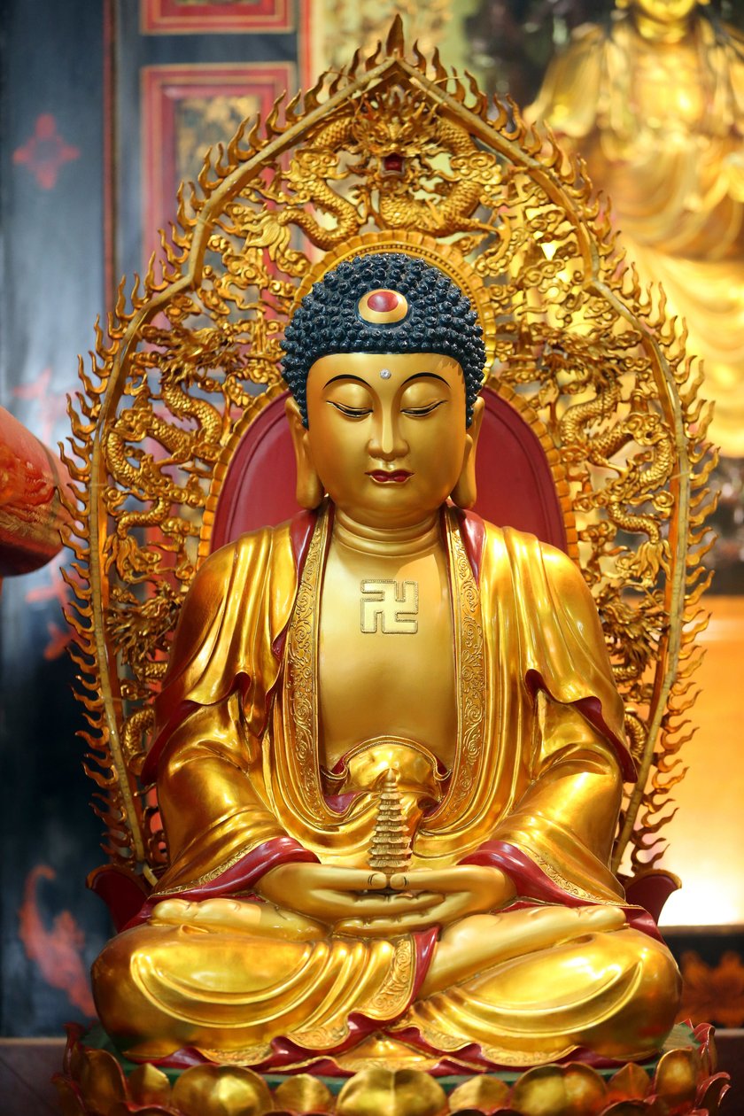 Leong San buddhist temple.黄金の仏像。シンガポール 作： 不明