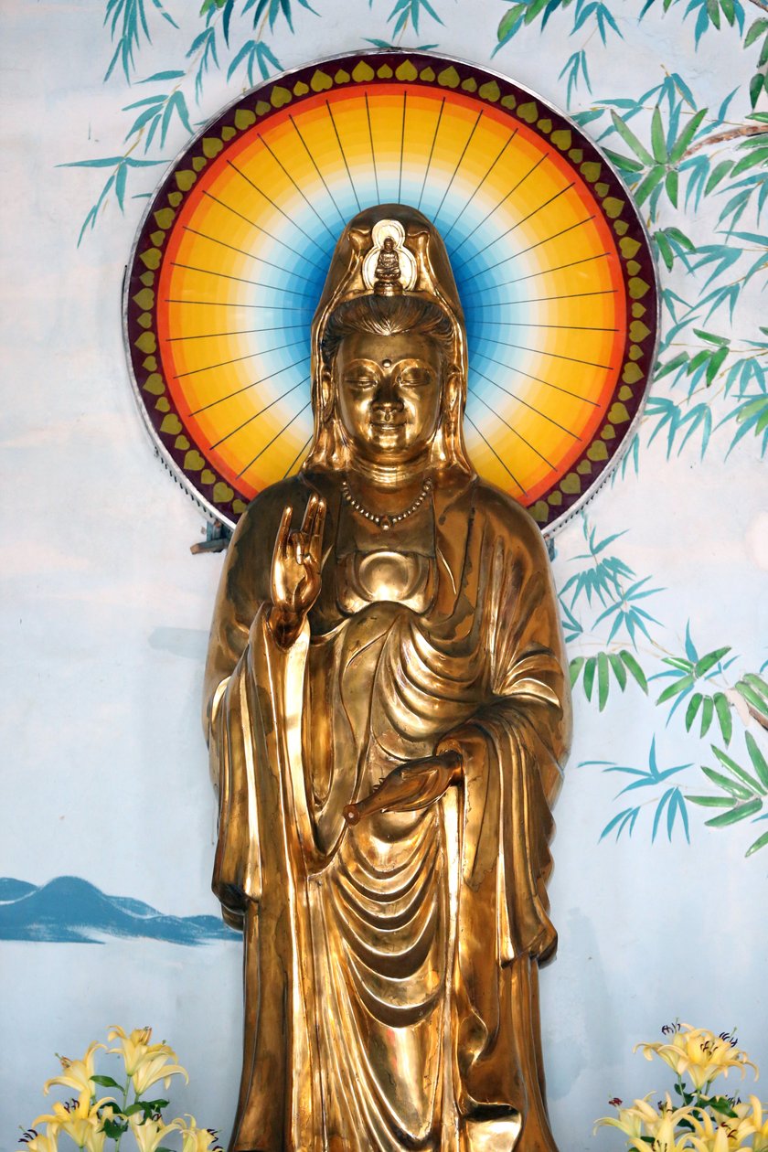 リン・ウン仏教の仏塔。慈悲の菩薩、または観音菩薩。保護のジェスチャー（Abhay）。ダナン。ベトナム 作： 不明