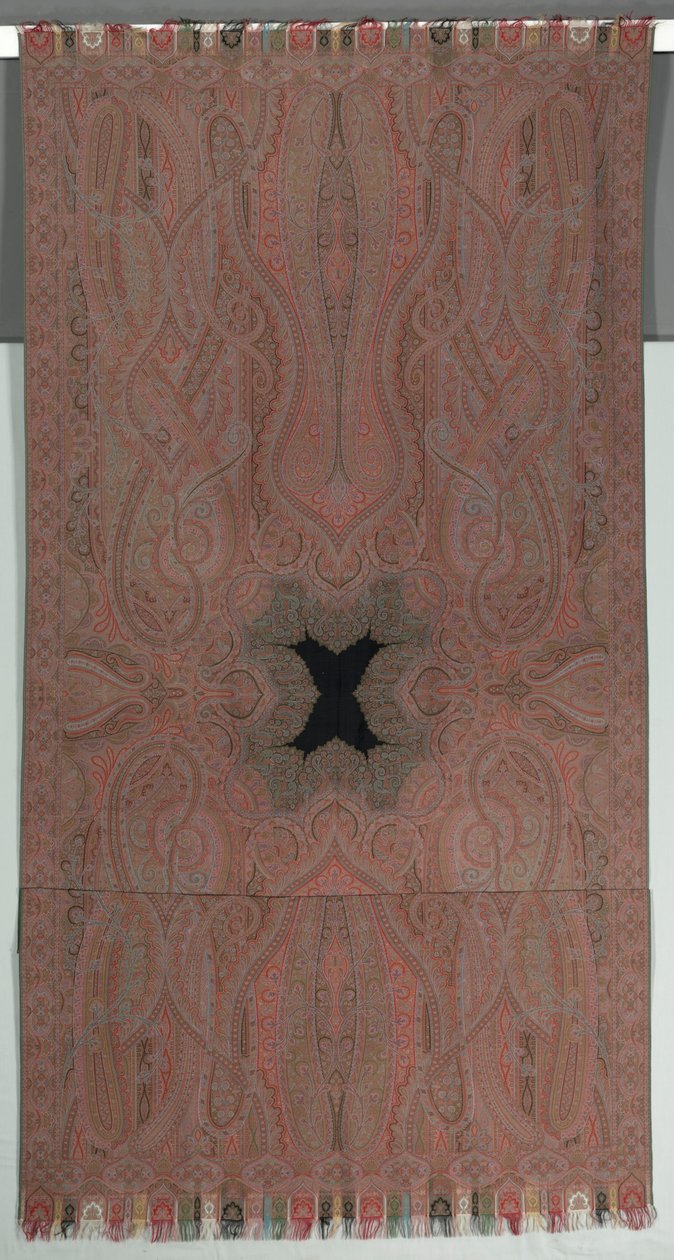 大きな対称ボテスと小さなブラックセンターを備えたロングショール、1855-1862。 作： 不明