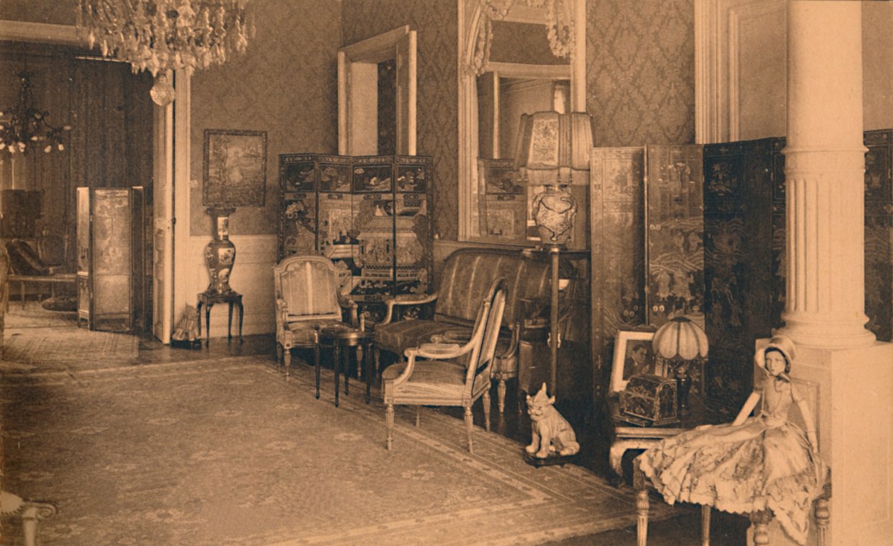 1927年、ベルギーのブリュッセルにあるキューバ大使館のルイ16世の部屋。 作： 不明