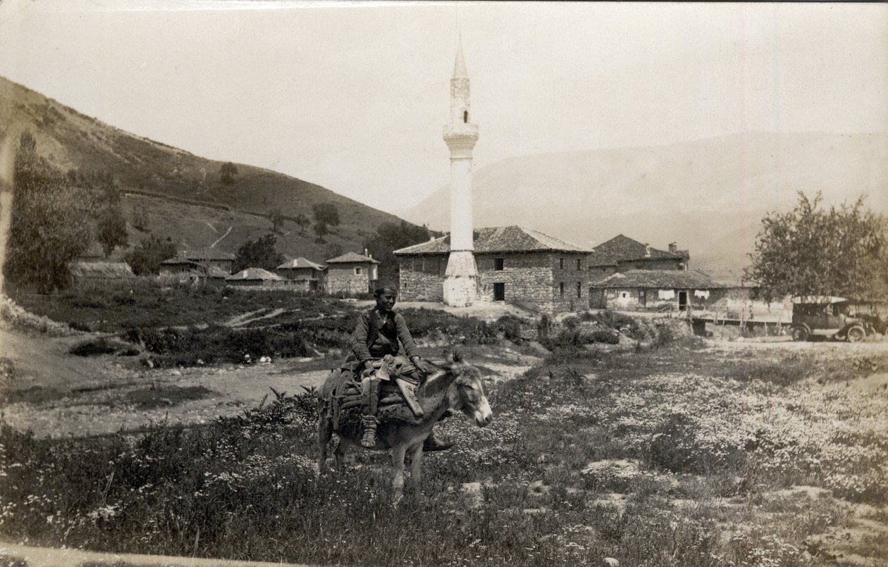 ギリシャ・マセドイヌ：ミナレットの前でロバに乗る男 - ポストカード 1914-1918年 作： 不明