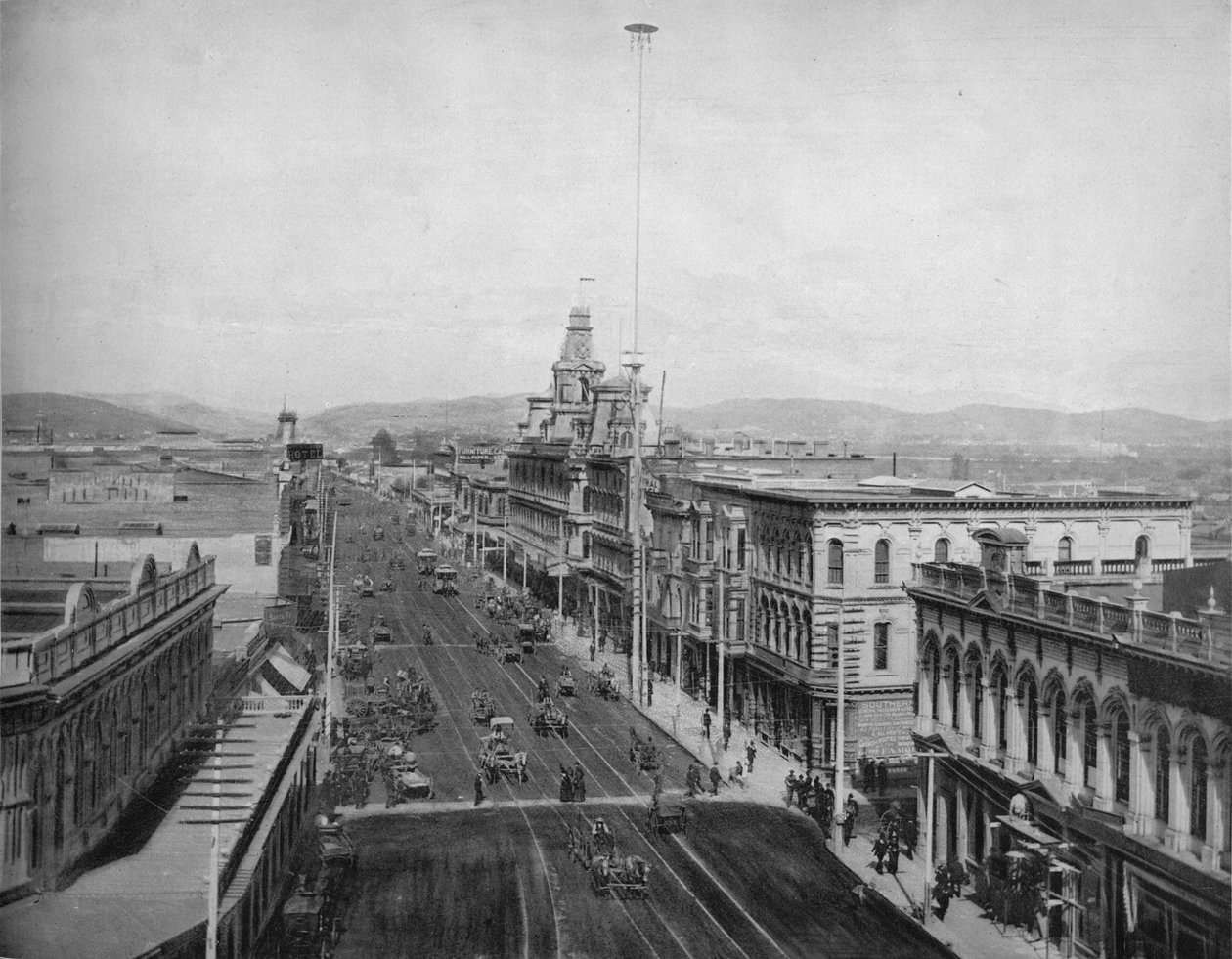 メインストリート、カリフォルニア州ロサンゼルス、c1897。 作： 不明