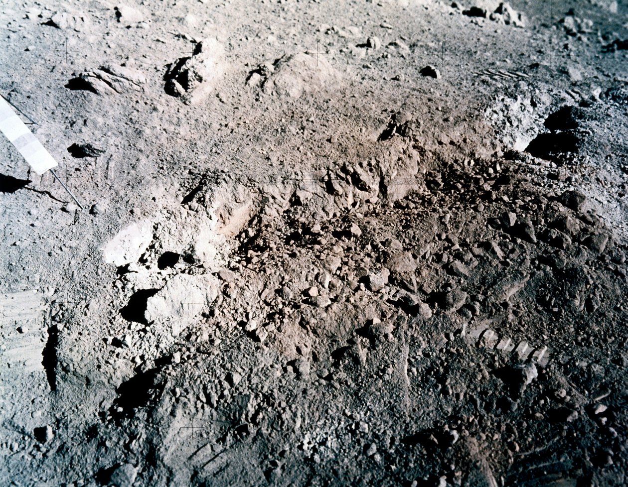 有人宇宙飛行、アメリカ、アポロ17号 月面のオレンジ色の土 作： 不明