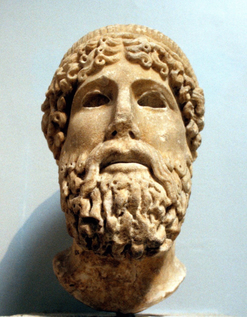 おそらく古代ギリシャの神ゼウス、おそらく紀元前1世紀の大理石の頭 作： 不明