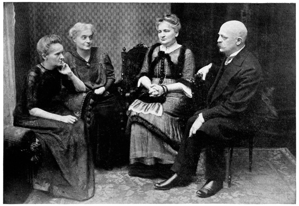 ポーランド生まれのフランスの物理学者、マリーキュリー（1912年、ポーランドのワルシャワに家族がいる） 作： 不明