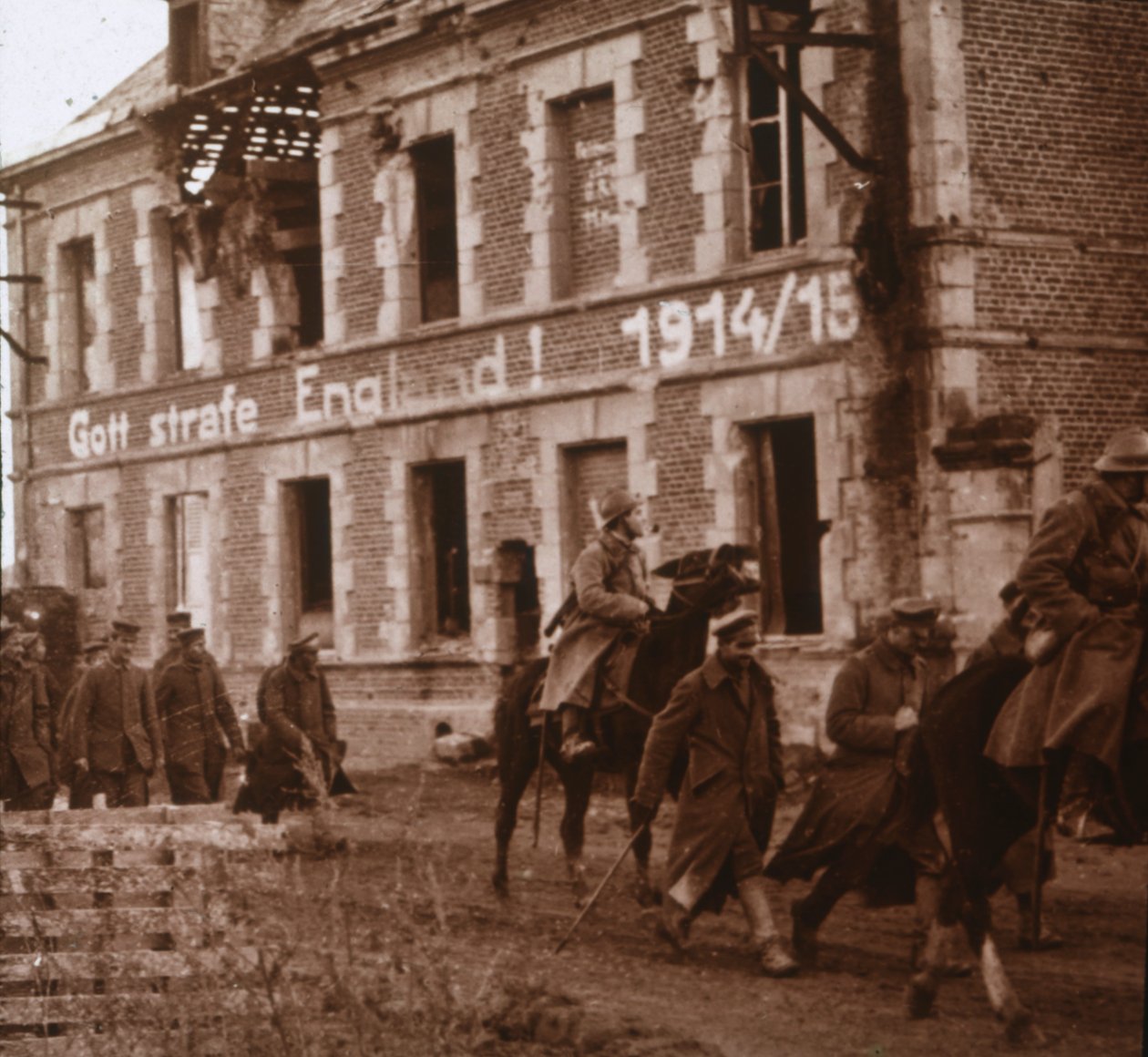 神がイギリス、ビュシールロン、フランス北部、c1914-c1918を罰することができますように 作： 不明