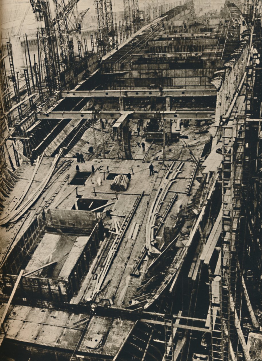 1,000フィート以上。建設初期のクイーンメアリーの殻、1930〜1934年、1936年 作： 不明