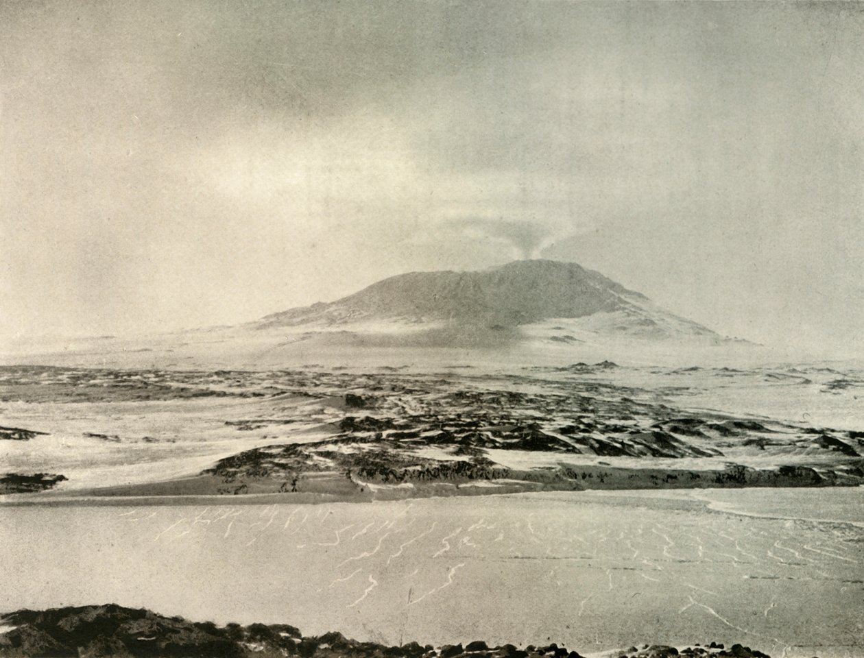 1908年、1909年6月14日の噴火でエレバス山 作： 不明