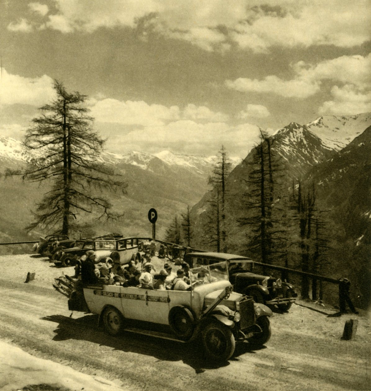 オーストリア、グロスグロックナー山岳道路のシェーネックにある山の景色、c1935。 作： 不明