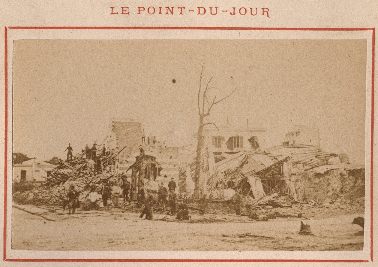 パリの自治体（1871年）：1871年5月、パリのポワン・デュ・ジュール地区の廃墟の様子。Pierre Pepetitの写真。厚紙にプリント、Dim.9x5,4 cm 作： 不明