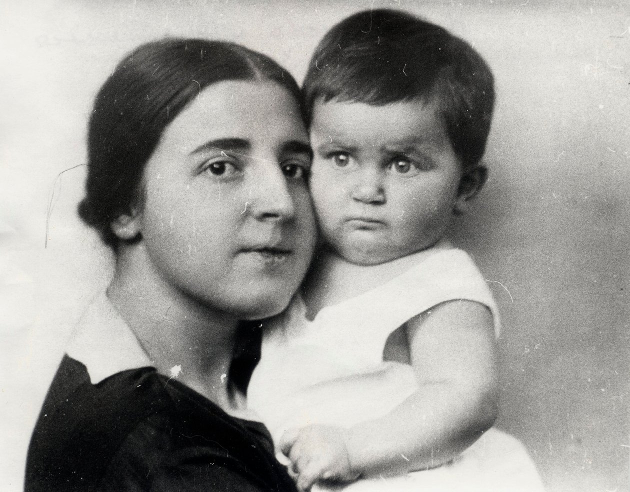 ジョセフスターリンの2番目の妻であるナデジダアリルイエバとその娘スヴェトラーナアリルイエバ、1927年 作： 不明