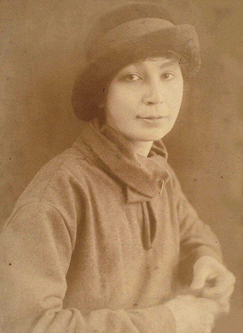 ナタリア・セルゲイヴナ・ゴンチャロワ 1881-1962 1917年、パリにて。 作： 不明