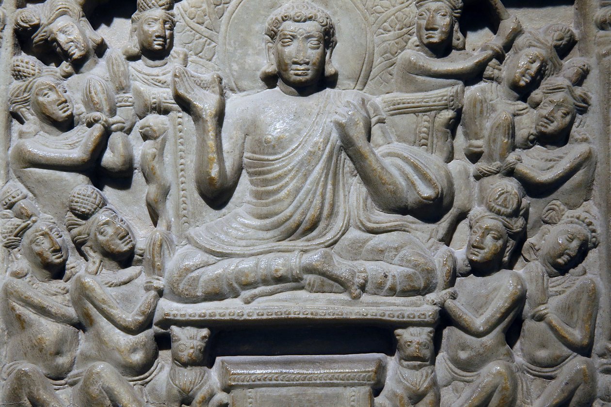 デリーのインド国立博物館。仏陀の生涯とジャカタの場面を描いたアヤガのフリーズ。イクスヴァク 紀元3世紀 アーンドラ・プラデーシュ州ナガルジュナコンダ灰色がかった石灰岩。詳細インド。 作： 不明