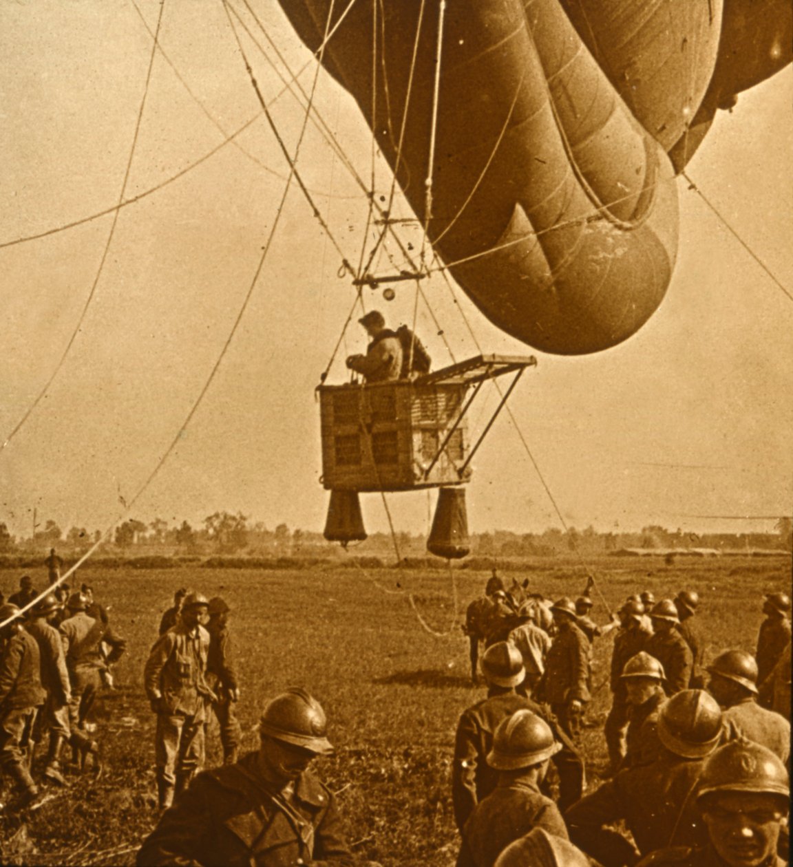 弾幕バルーン、c1914-c1918からの敵の位置の観察 作： 不明