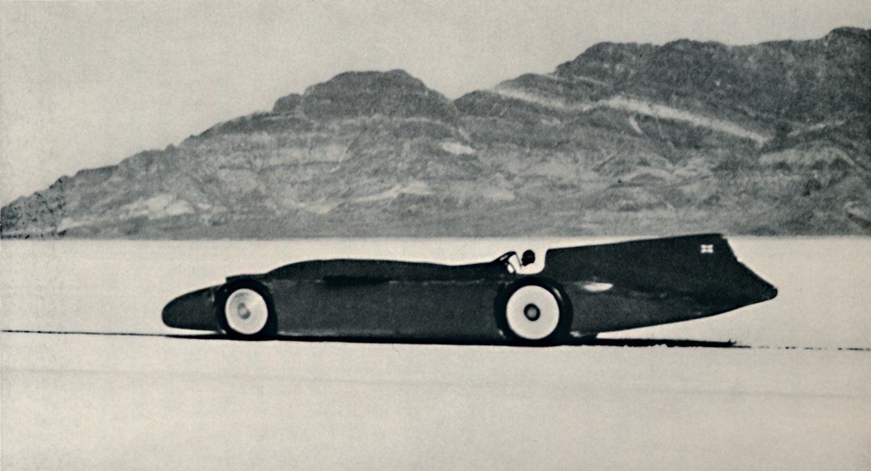 1937年にユタ州ボンネビルのソルトフラットで時速300マイル以上 作： 不明
