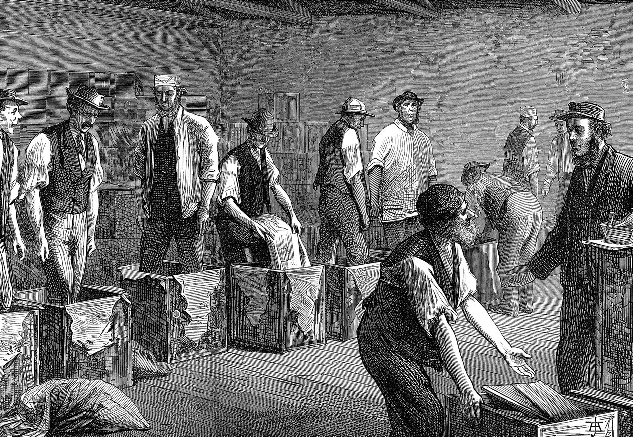 1874年、ロンドンの東西インドドックカンパニーの倉庫にお茶を詰める 作： 不明