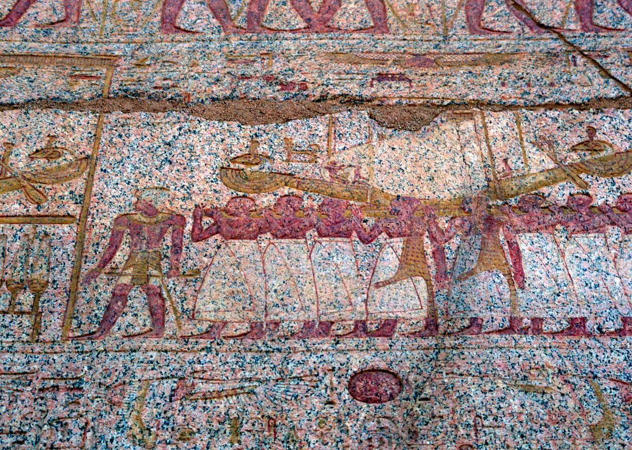 古代エジプト人の行列で運ばれたRaサンボートを示すレリーフ 作： 不明