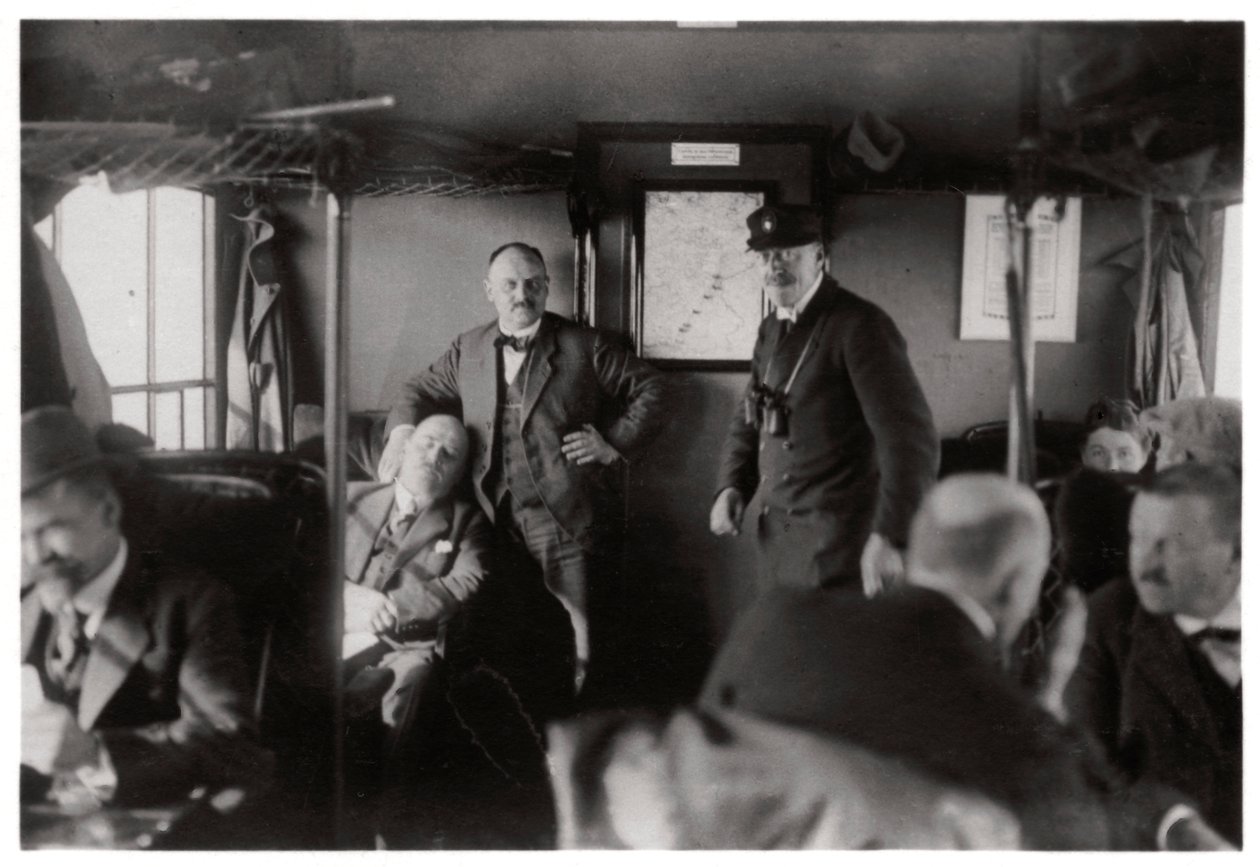 ツェッペリンの旅客コンパートメント、ボーデン湖、ドイツ、c1909-1933 1933 作： 不明