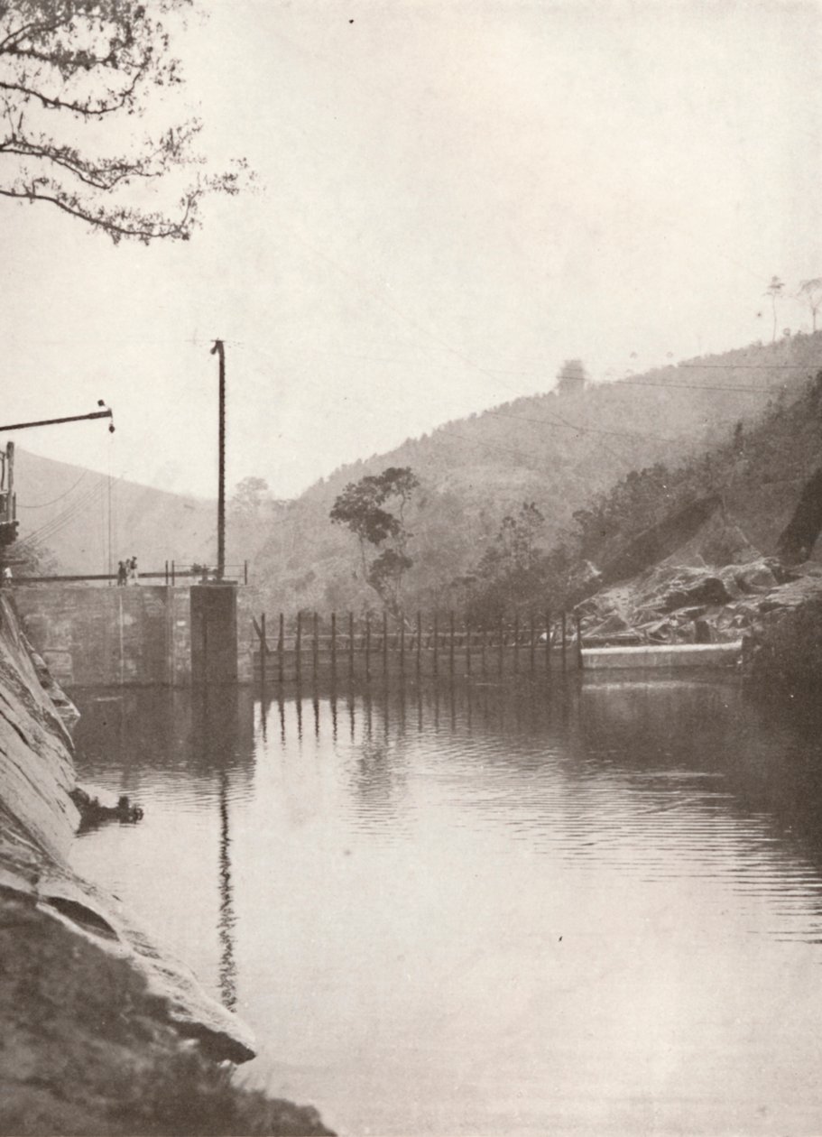 リオライトアンドパワーワークスの上流からのPirahy Diversion Dam、1914年 作： 不明