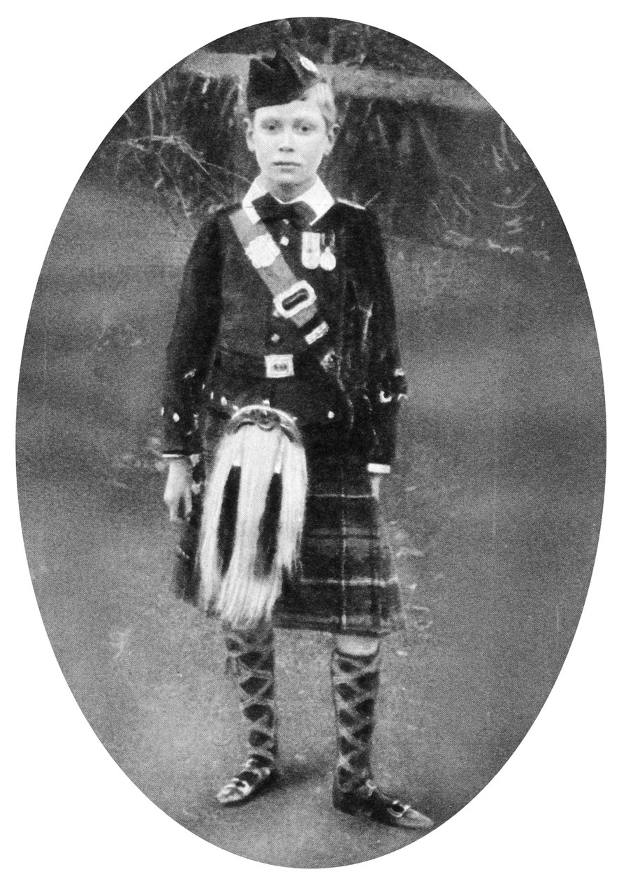 ハイランドドレスを着たアルバート王子、サンドリンガム、ノーフォーク、1909 作： 不明