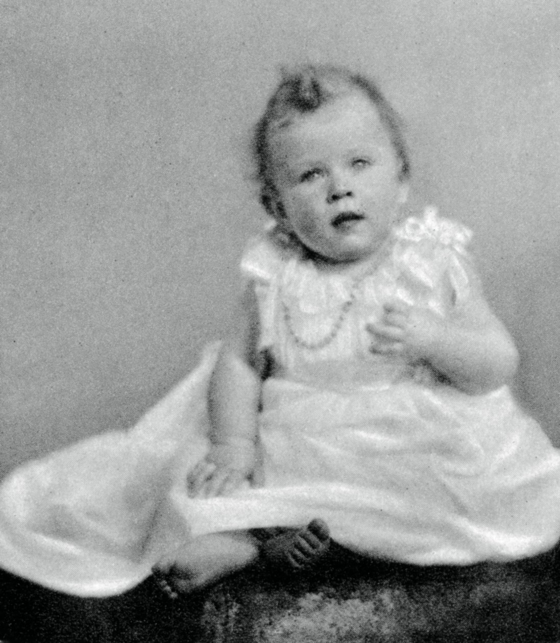 エリザベス王女、1926年、1937年に生後数か月 作： 不明