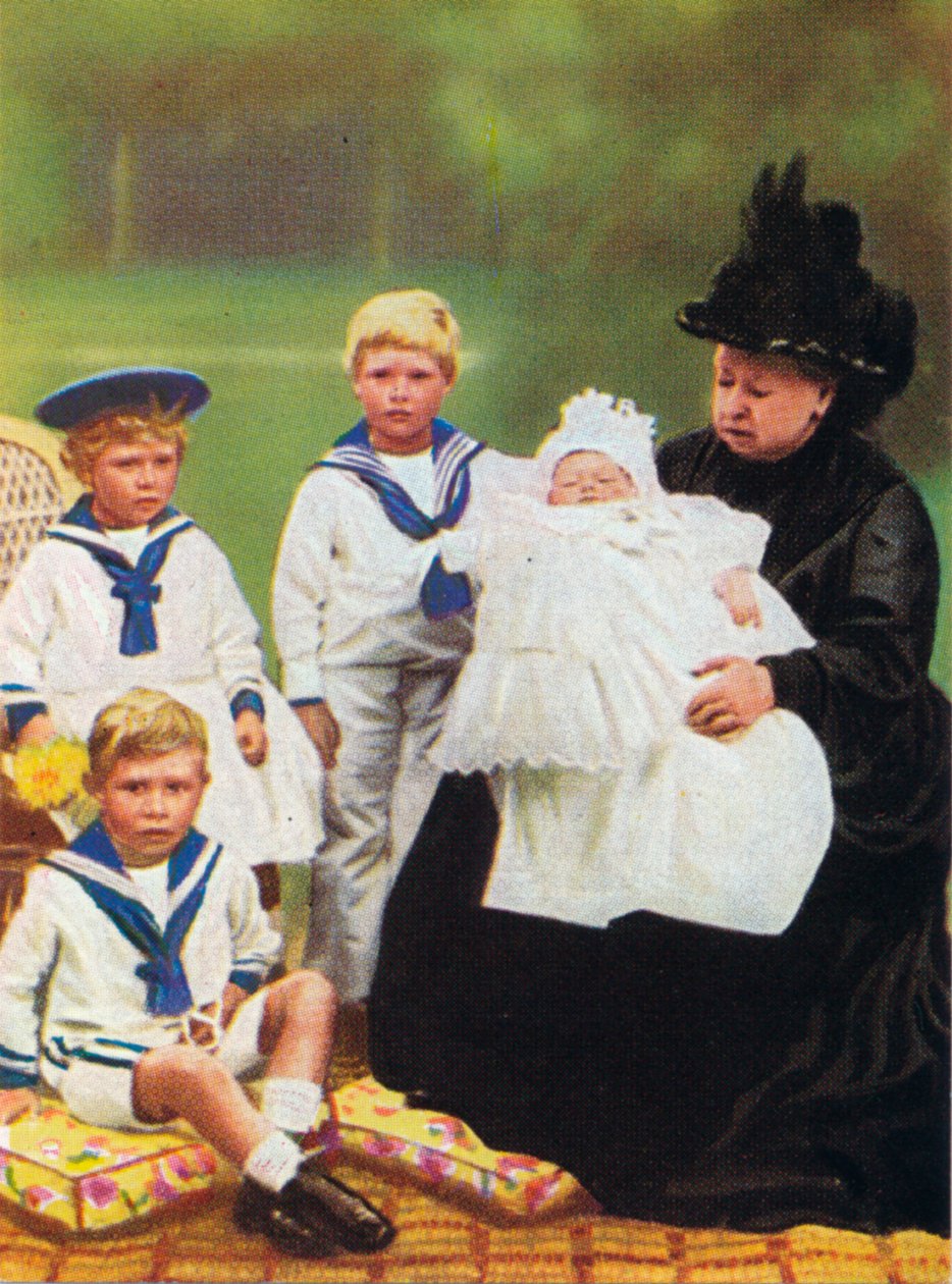 ビクトリア女王1819-1901は、オズボーンハウスオンザイズで彼女のひ孫と一緒に写真を撮りました 作： 不明