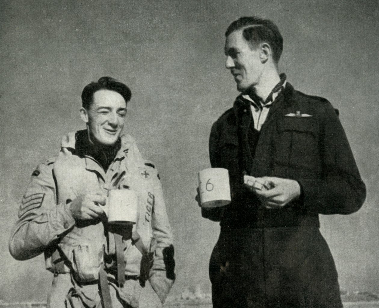 第二次世界大戦、1942年1944年、マルタのお茶を楽しむRAF職員。 作： 不明