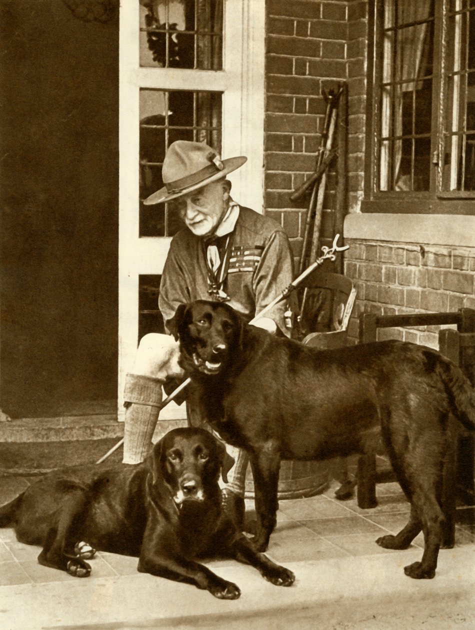 ロバートバーデンパウエルと犬を飼っている自宅、c1929、1935年。 作： 不明