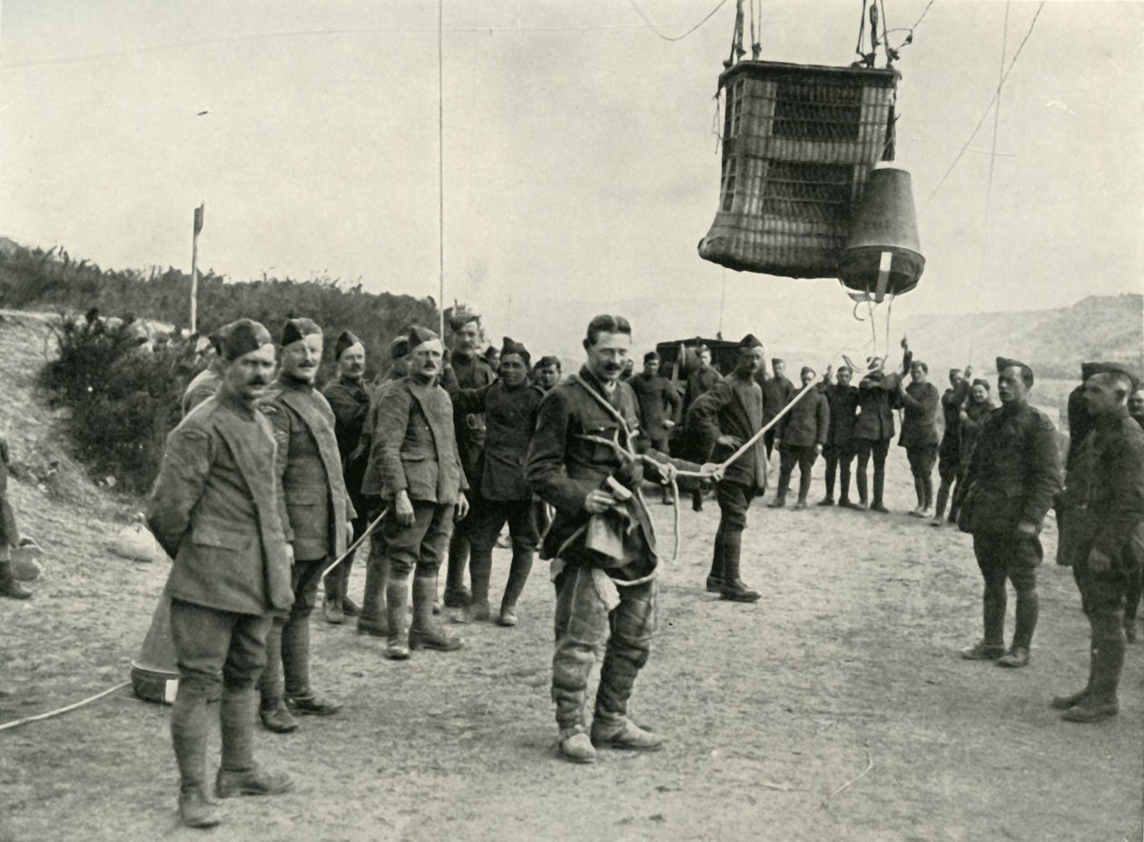 王立フィールド砲兵隊の凧風船は、1919年にフランスで私たちの銃の目だった。 作： 不明
