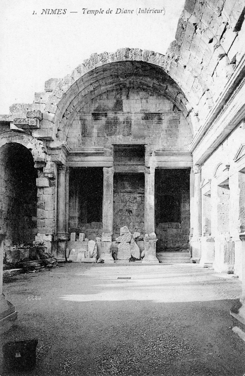 ディアナのローマ寺院、ニーム、フランス、20世紀の台無しにされたインテリア 作： 不明