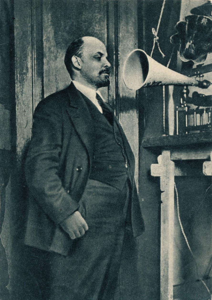 1919年、ロシアのモスクワ、クレムリンでのラジオ録音でのロシアのボルシェビキ党指導者ウラジミールレーニン 作： 不明