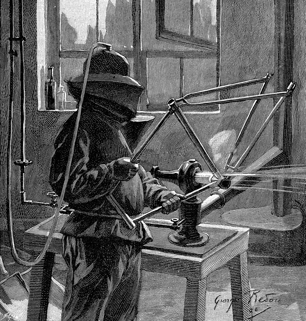 自転車のフレームのジョイントにサンドブラストをかける、1896年、フランス 作： 不明